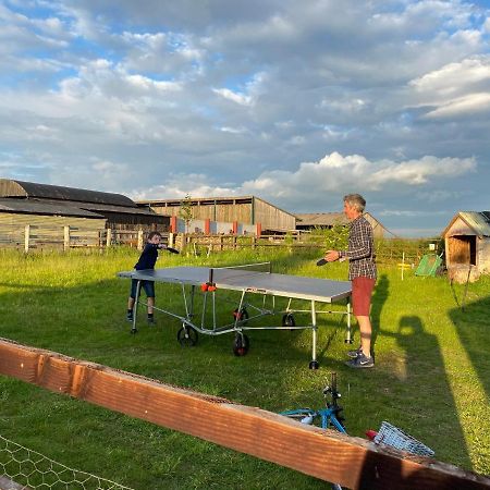 Rew Farm Country & Equestrian Accommodation - Sunrise Lodge เมลค์แชม ภายนอก รูปภาพ