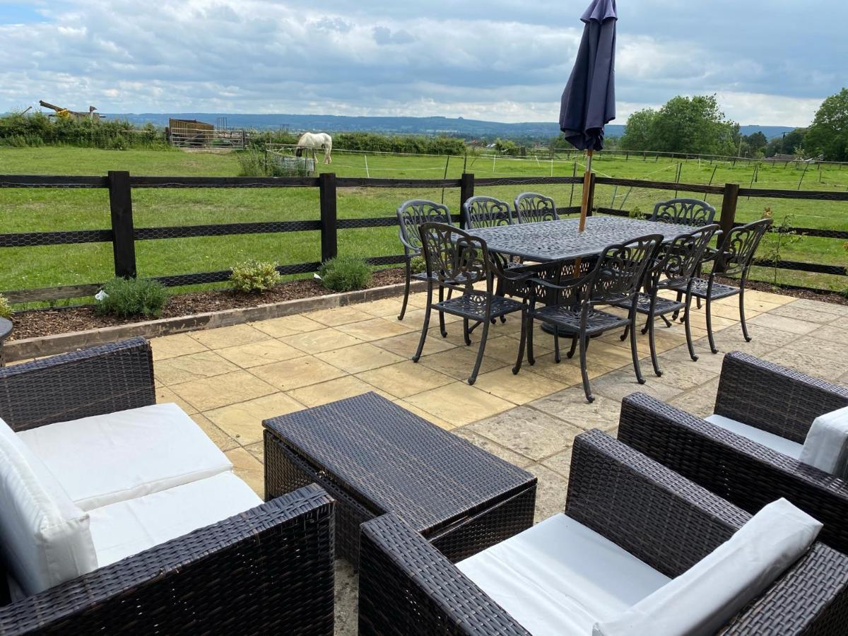 Rew Farm Country & Equestrian Accommodation - Sunrise Lodge เมลค์แชม ภายนอก รูปภาพ